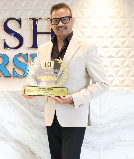 Dr. Amit Saxena receiving a recognition award